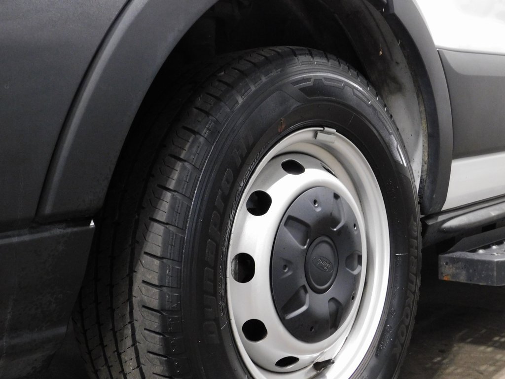 Used 2019 Ford Transit 250 148 Medium Roof image 18