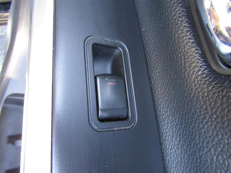 Used 2017 Nissan Titan SV image 34