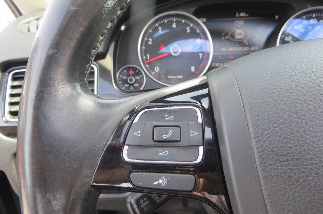 Used 2016 Volkswagen Touareg Sport AWD/4WD image 21