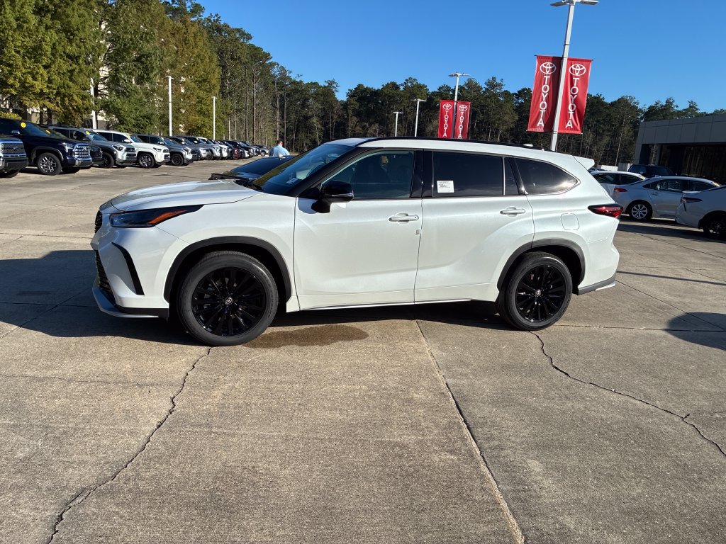 New 2026 Toyota Highlander XSE AWD/4WD image 2