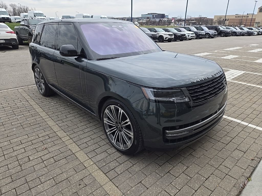 Used 2023 Land Rover Range Rover SE image 3