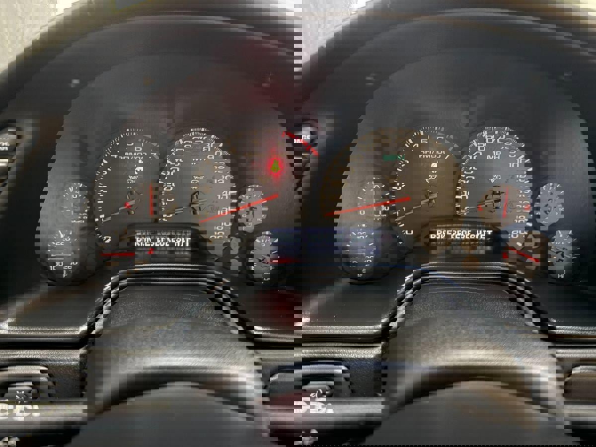 Used 2000 Chevrolet Corvette Convertible w/ Memory Pkg image 24