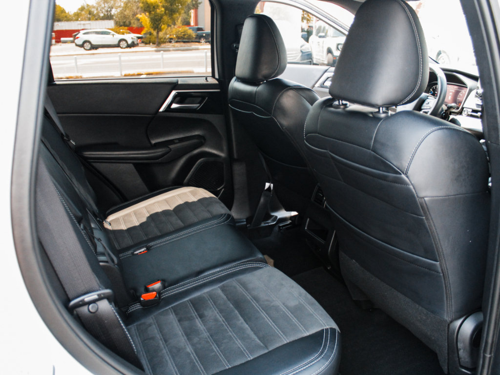 Used 2024 Mitsubishi Outlander SE Black Edition AWD/4WD image 27