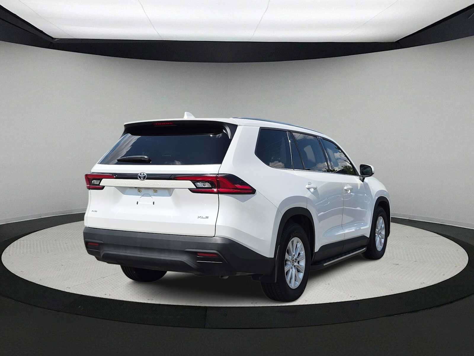 Used 2025 Toyota Grand Highlander AWD image 8