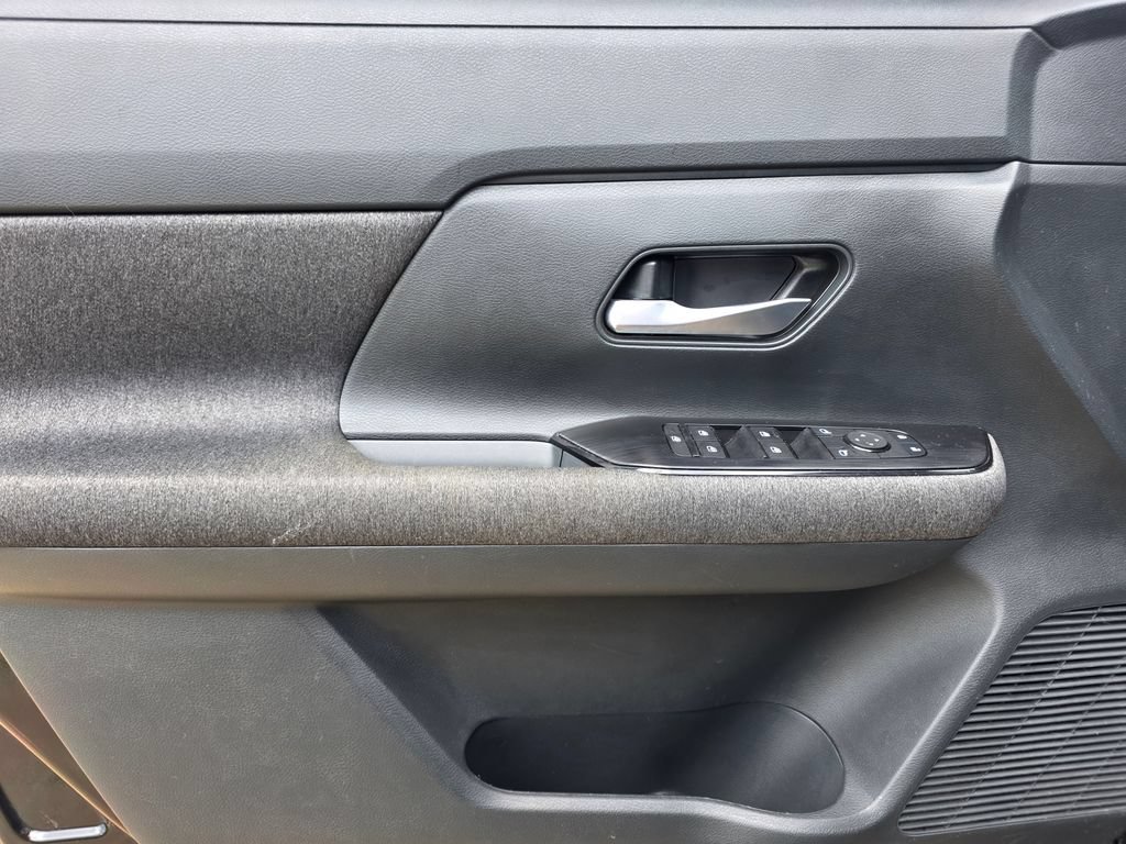 Used 2025 Nissan Kicks SV FWD image 12