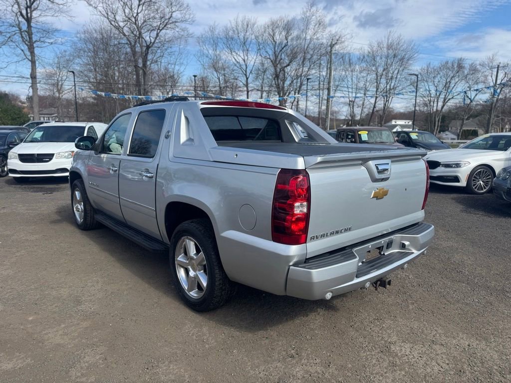 Used 2013 Chevrolet Avalanche LTZ image 9