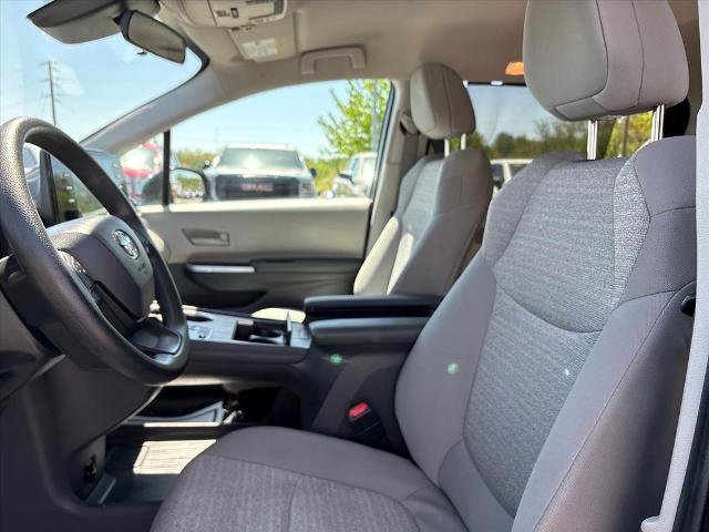 Used 2024 Toyota Sienna LE FWD image 18