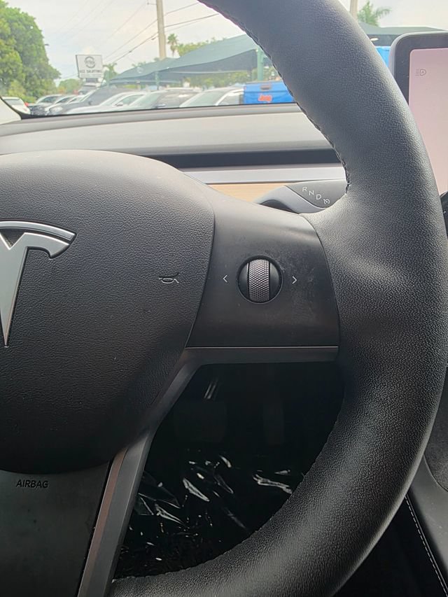 Used 2022 Tesla Model Y Long Range AWD/4WD image 18