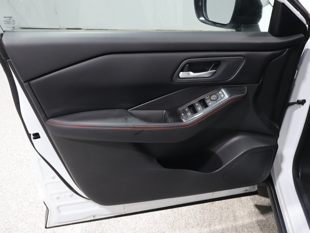 Used 2025 Nissan Rogue SV AWD/4WD image 14