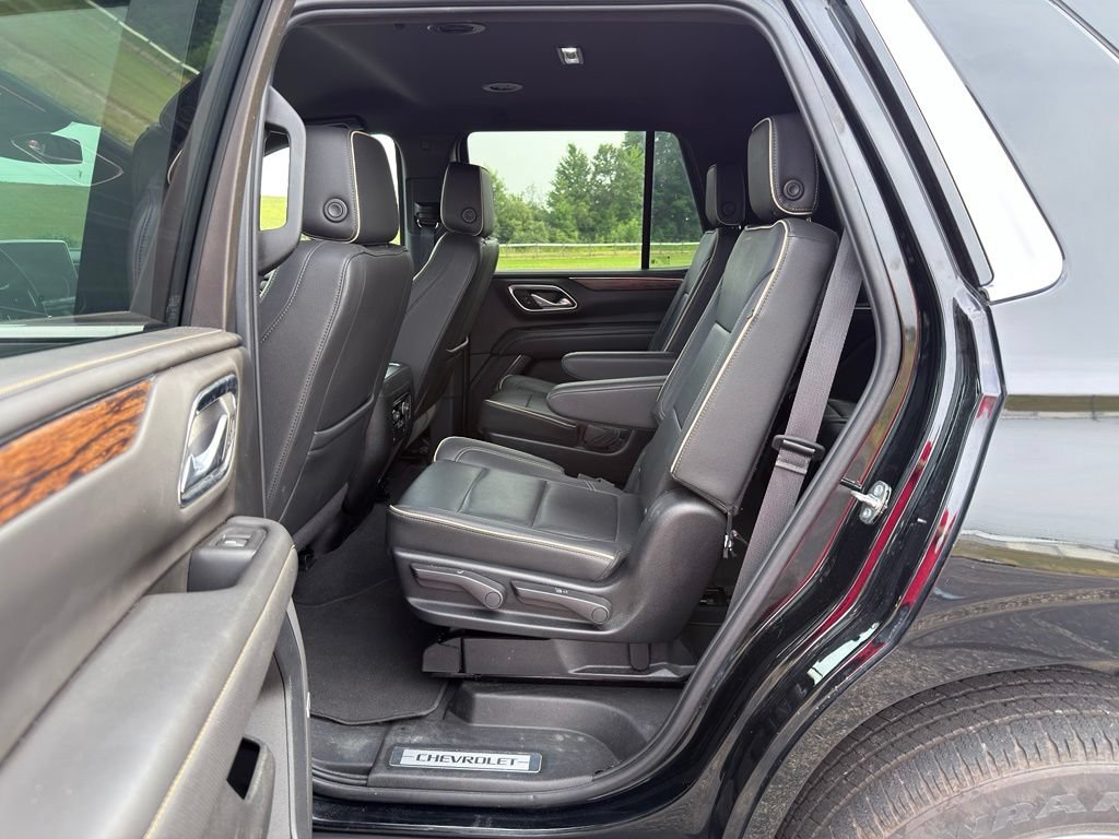 Used 2024 Chevrolet Tahoe Premier AWD/4WD image 3