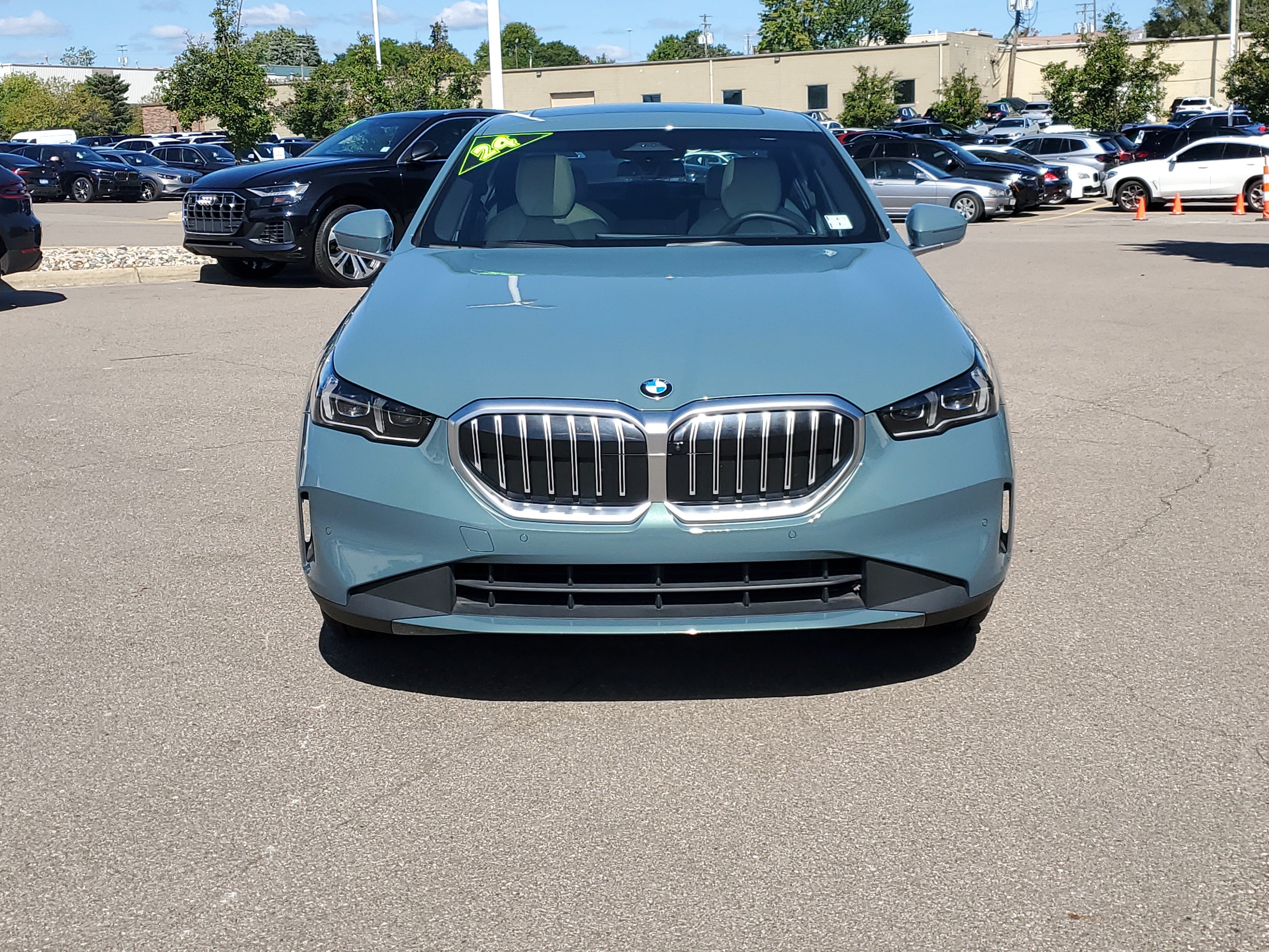 Used 2024 BMW 530i xDrive w/ Premium Package AWD/4WD image 8