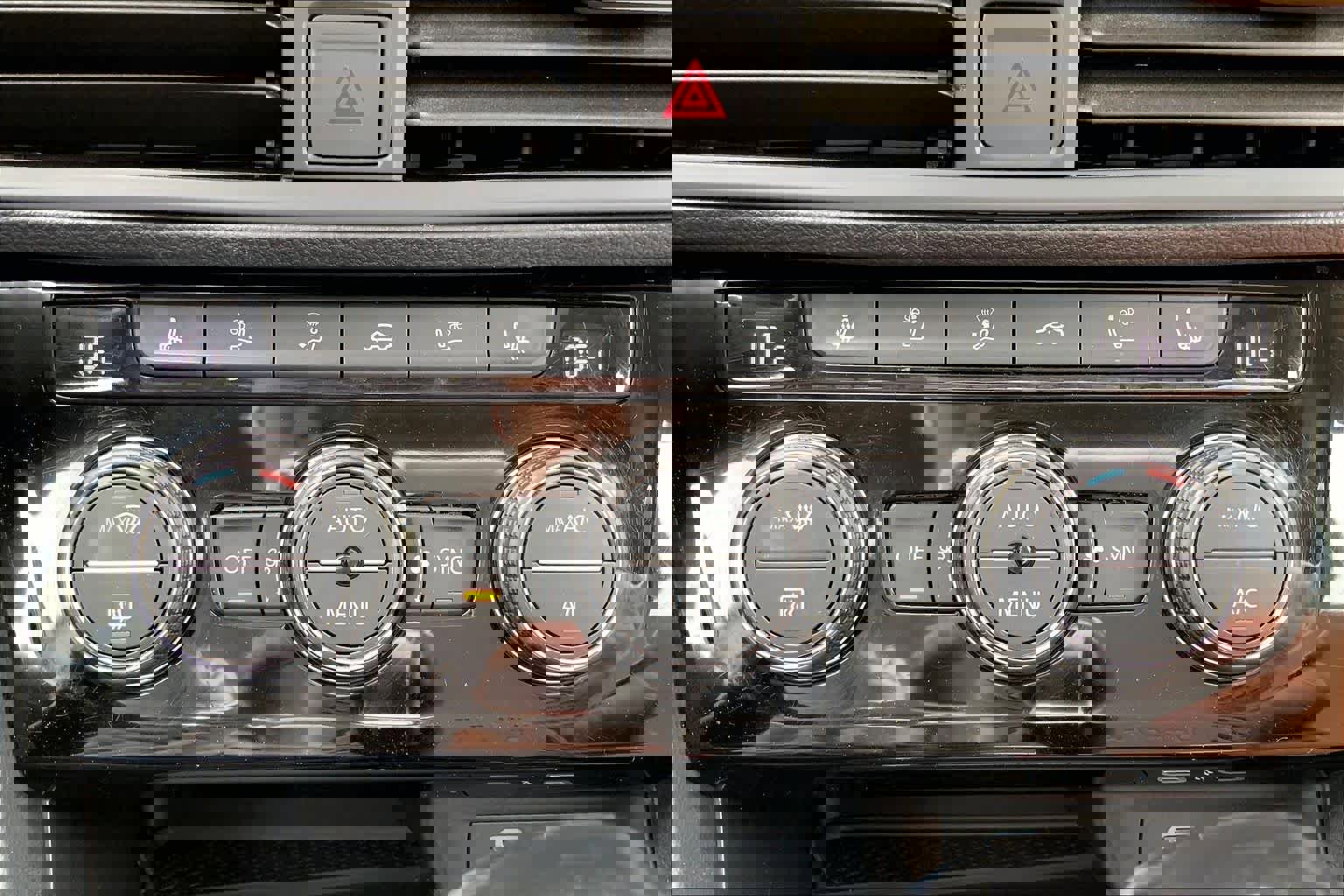 Used 2024 Volkswagen Jetta SEL FWD image 35