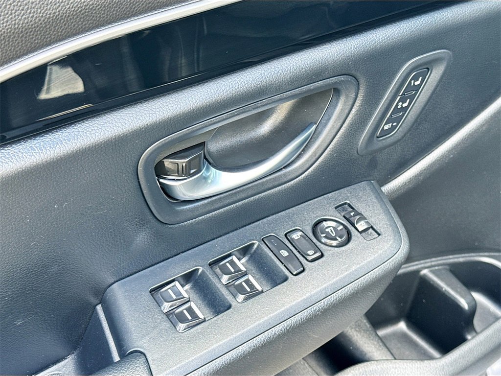 Used 2025 Honda Pilot EX-L image 18