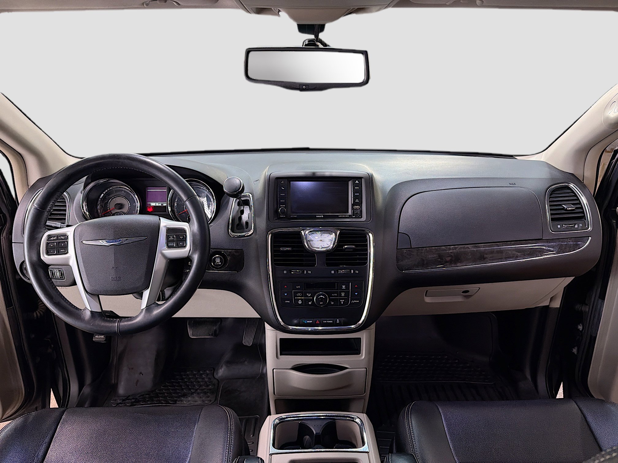 Used 2015 Chrysler Town & Country Touring w/ Driver Convenience Group FWD image 3