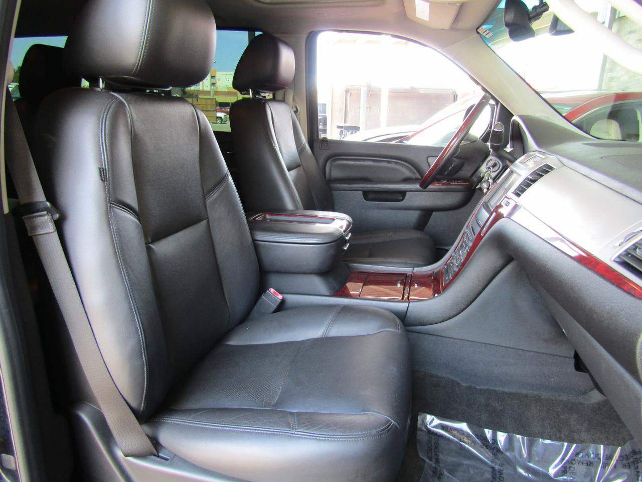 Used 2013 Cadillac Escalade Premium AWD/4WD image 13