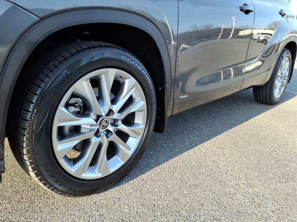 Used 2023 Toyota Highlander Limited image 9