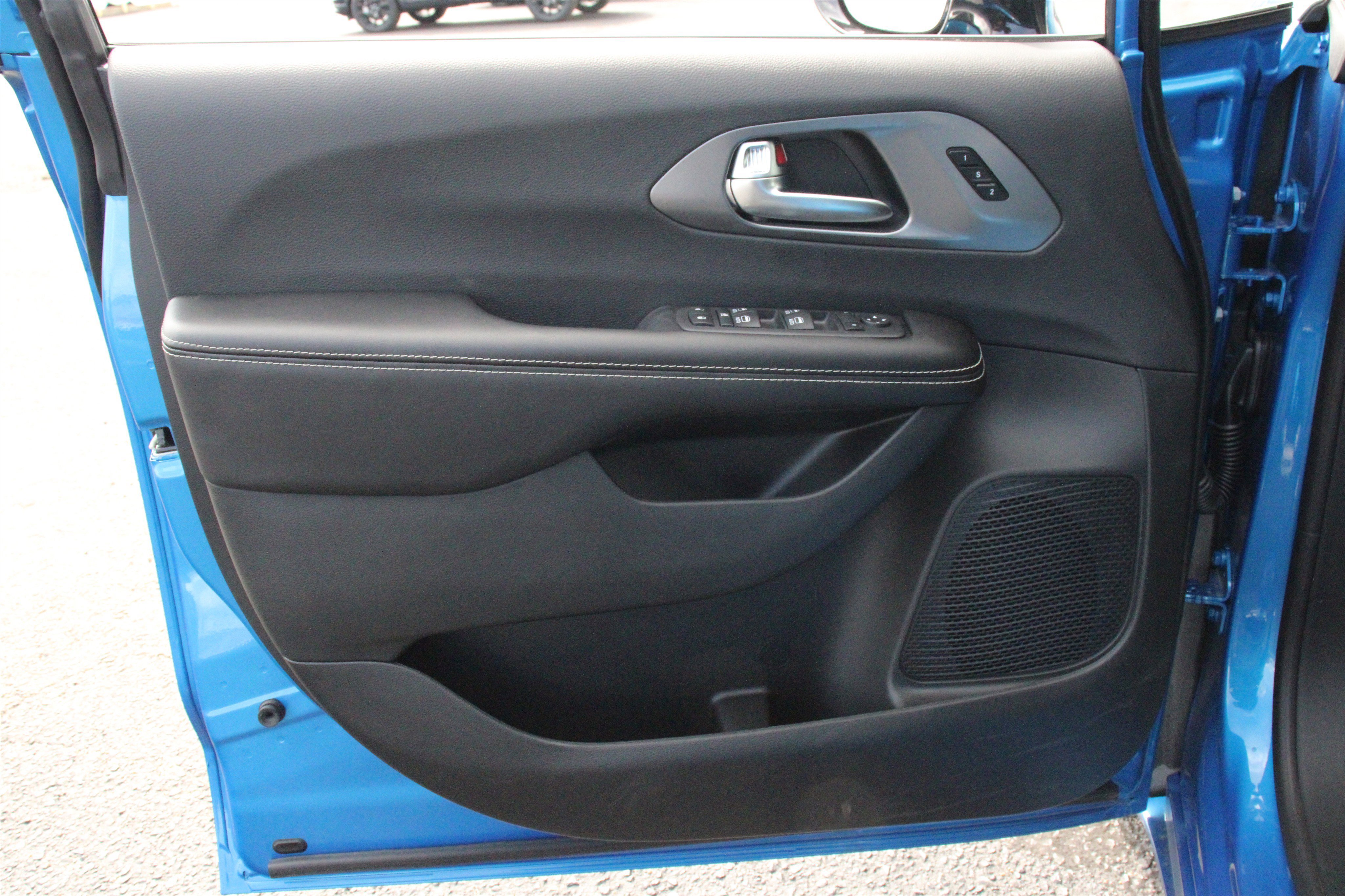 New 2026 Chrysler Pacifica Select FWD image 6