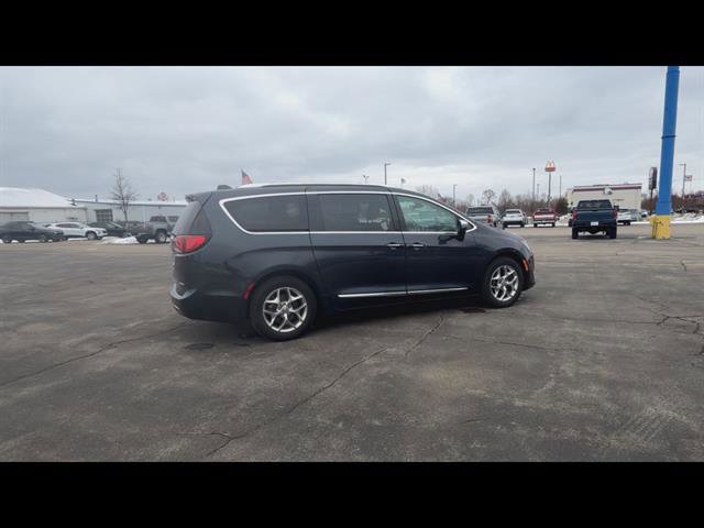Used 2019 Chrysler Pacifica Limited image 33