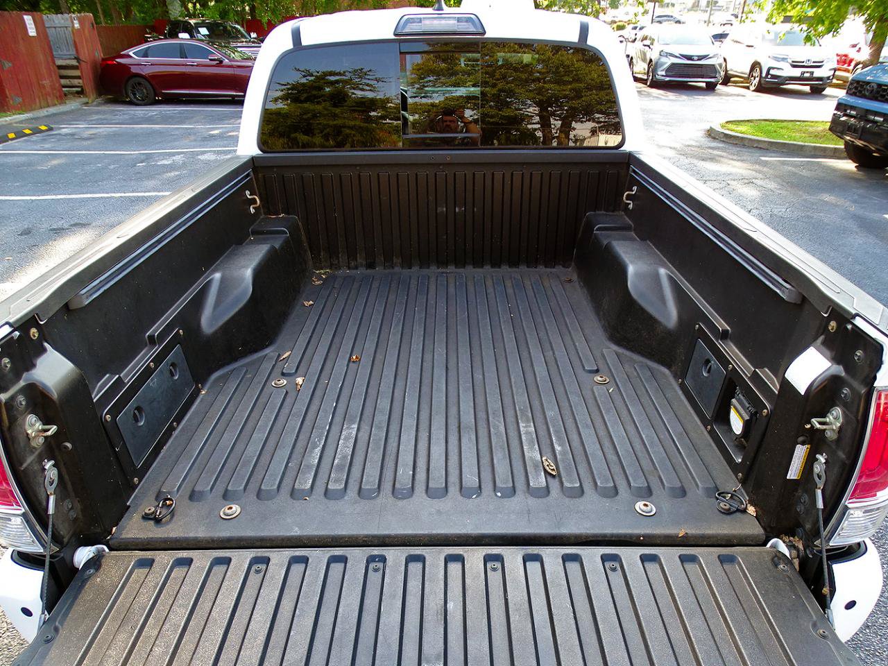 Used 2017 Toyota Tacoma Limited w/ Tow Package AWD/4WD image 16