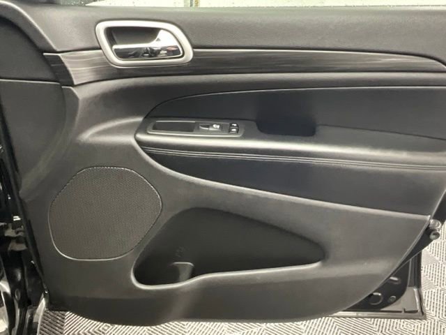 Used 2019 Jeep Grand Cherokee Altitude image 13