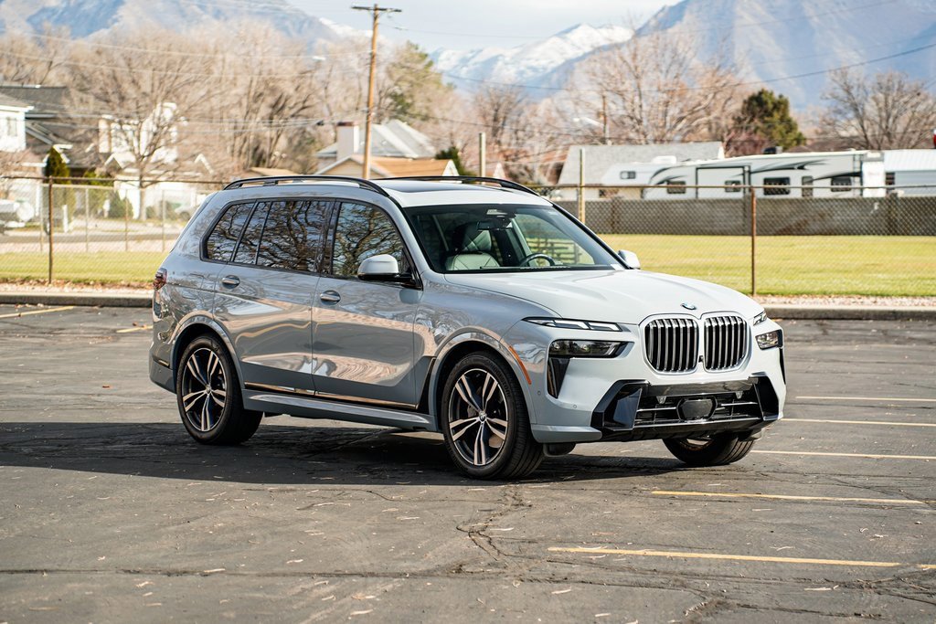 Used 2023 BMW X7 xDrive40i w/ M Sport Package image 3