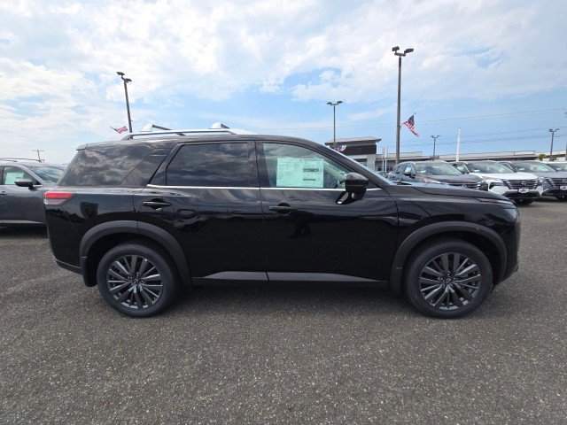 New 2025 Nissan Pathfinder SL w/ SL Premium Package image 3