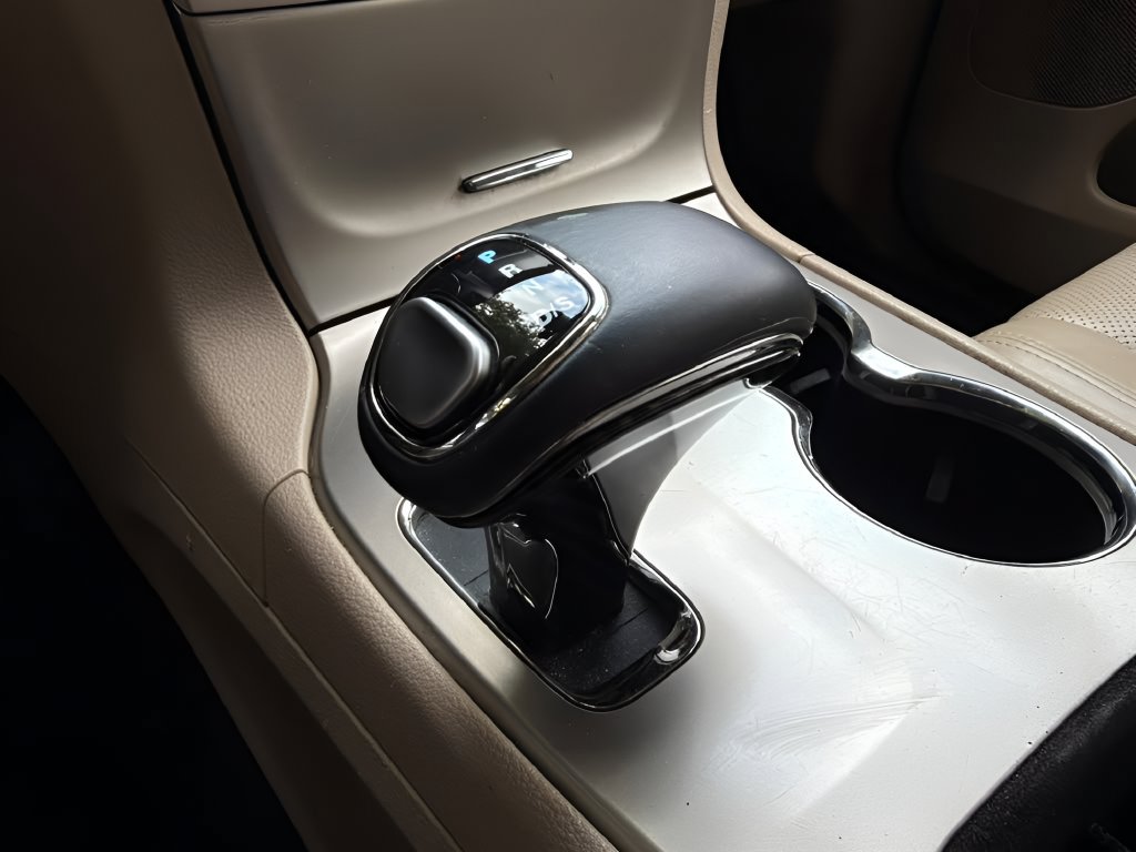 Used 2015 Jeep Grand Cherokee Limited w/ Luxury Group II RWD image 19