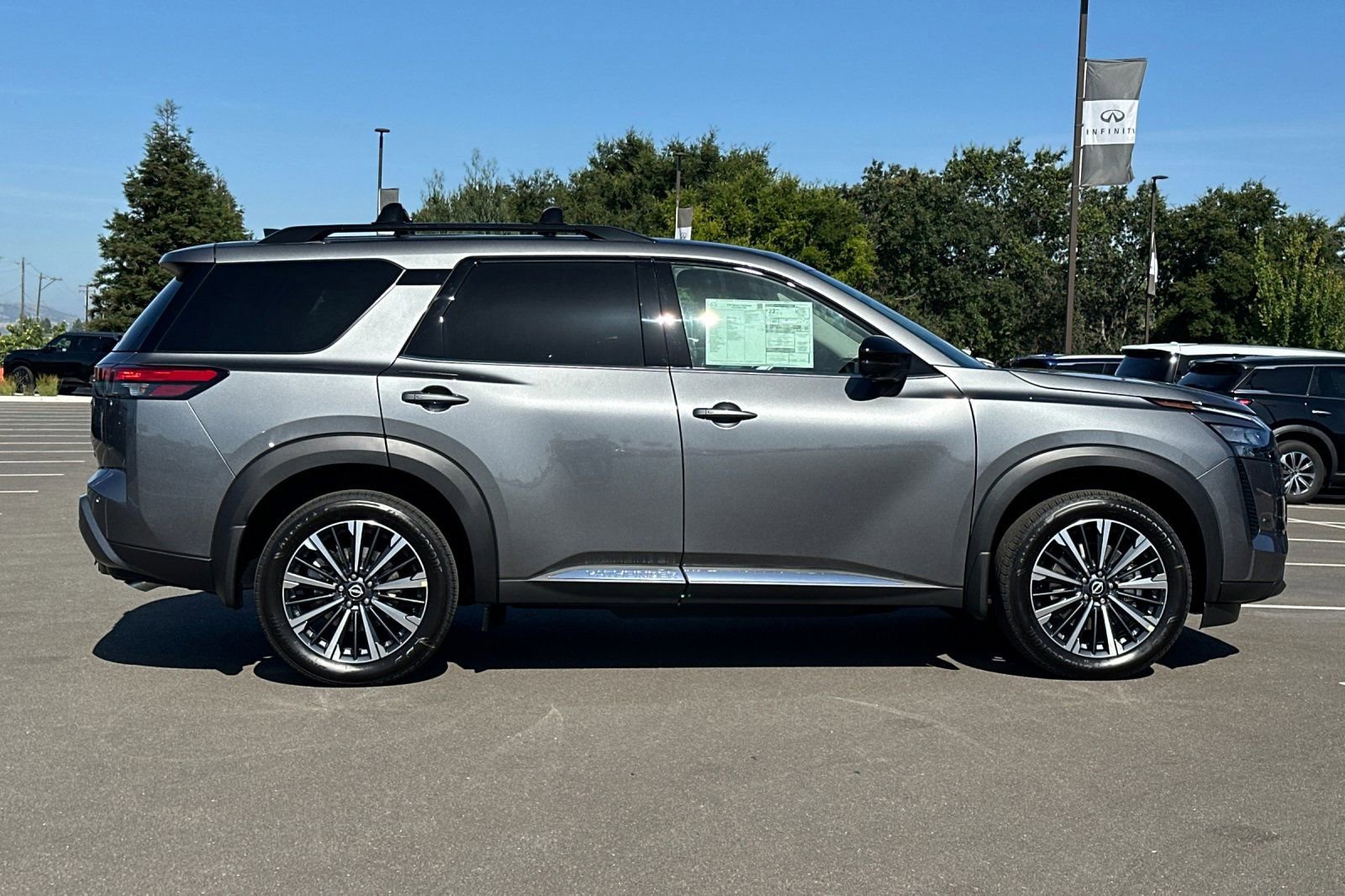 New 2026 Nissan Pathfinder Platinum AWD/4WD image 3