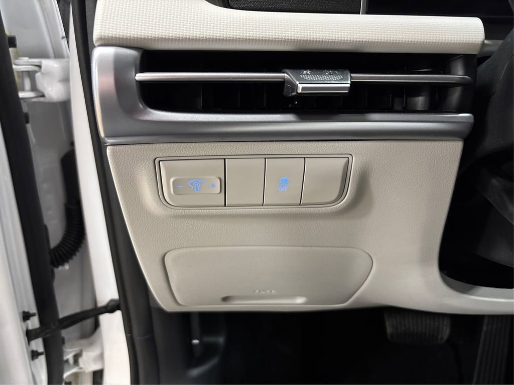 Certified 2025 Hyundai Tucson SE image 34