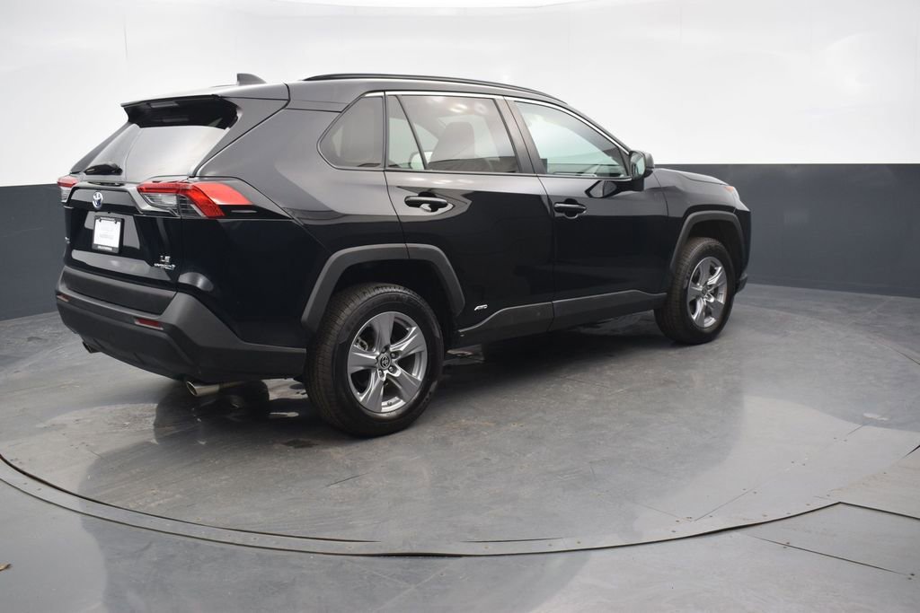 Used 2022 Toyota RAV4 LE AWD/4WD image 6