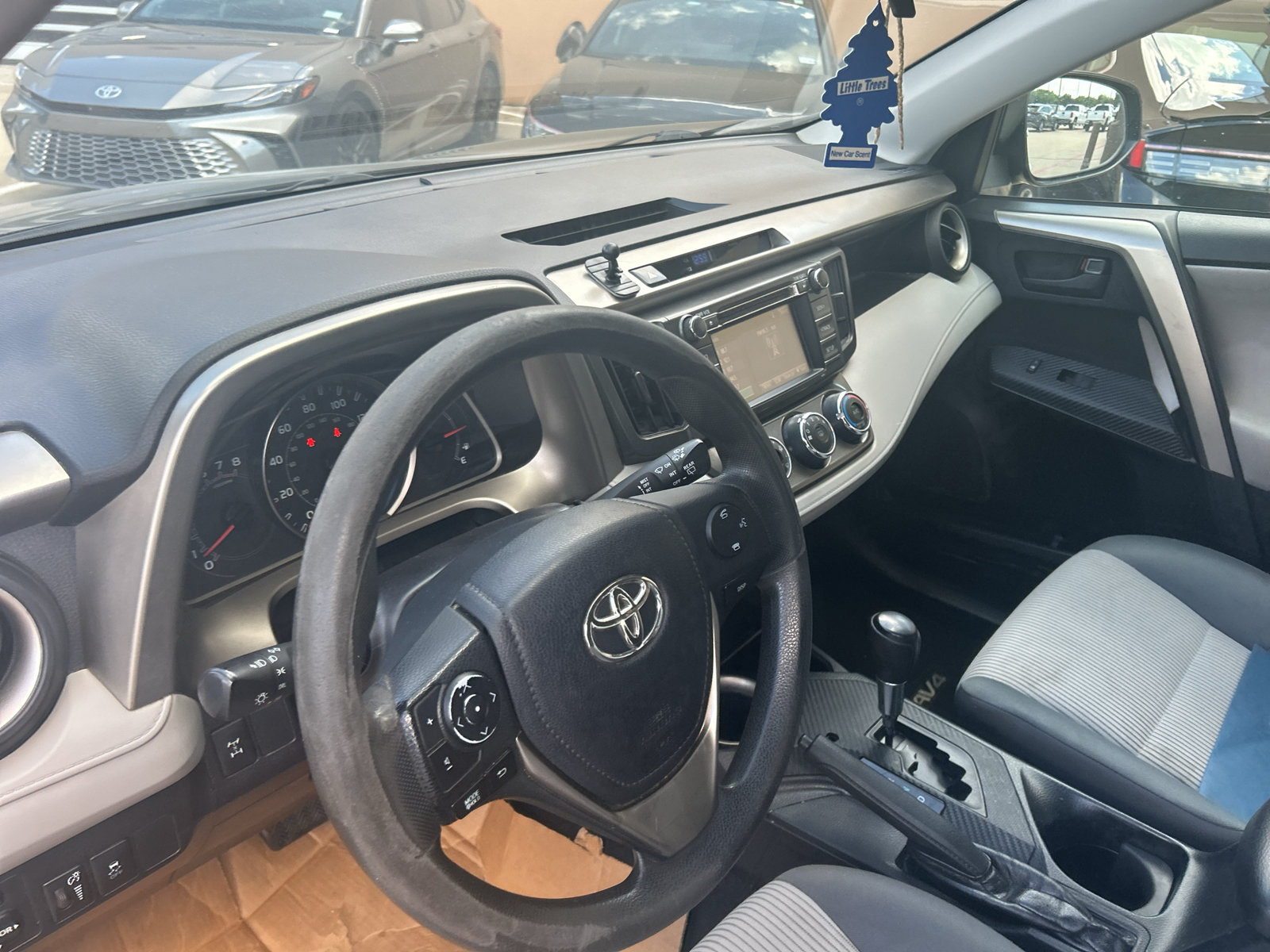 Used 2015 Toyota RAV4 LE AWD/4WD image 23