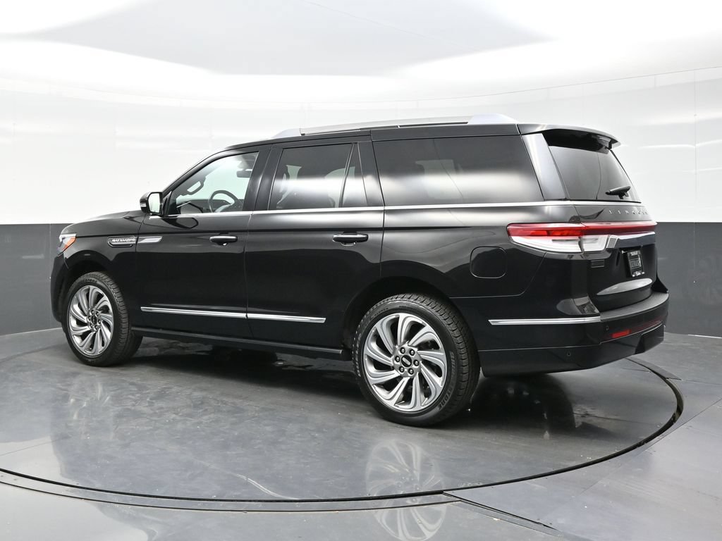 Used 2022 Lincoln Navigator Reserve AWD/4WD image 4