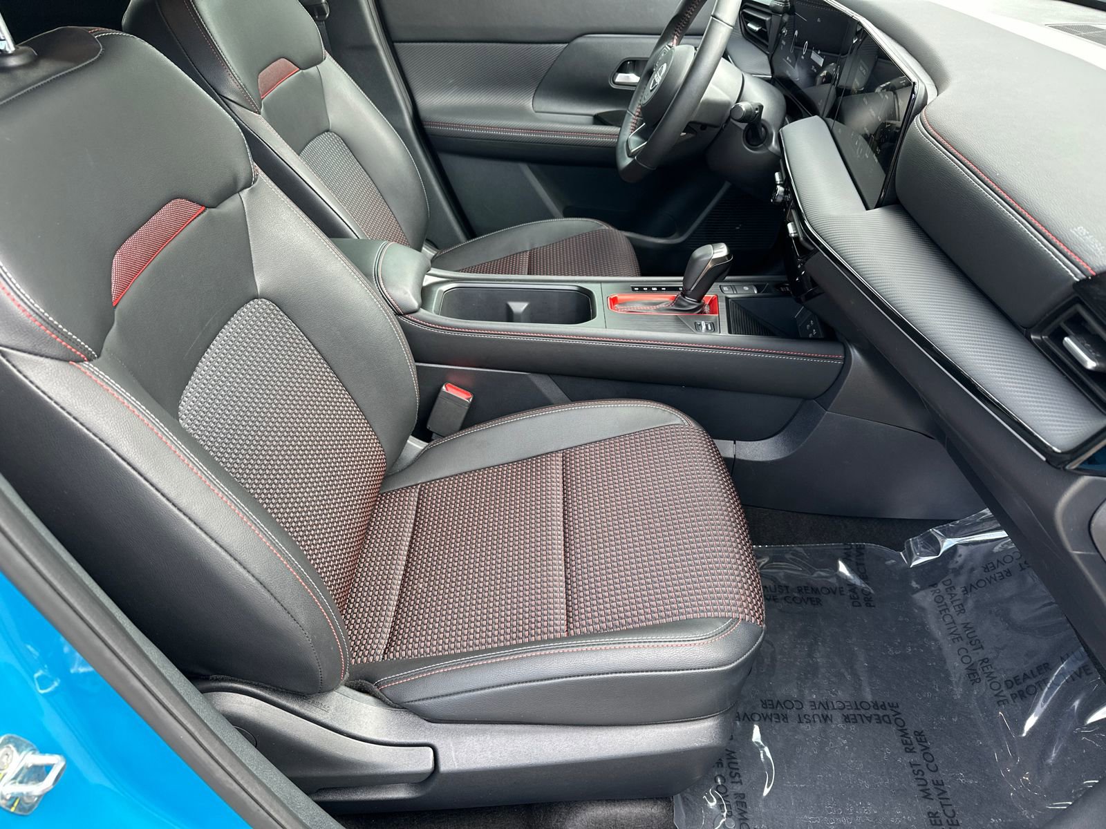 Used 2025 Nissan Kicks SR FWD image 11