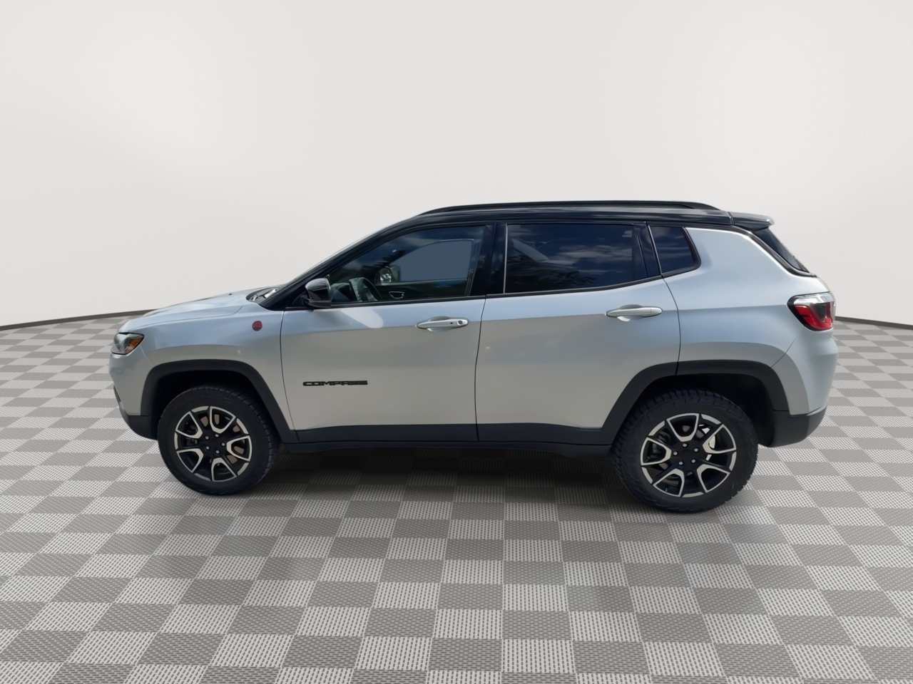 Used 2024 Jeep Compass Trailhawk AWD/4WD image 5