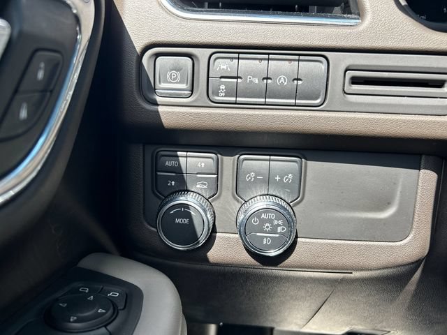 Used 2023 GMC Yukon SLT AWD/4WD image 35