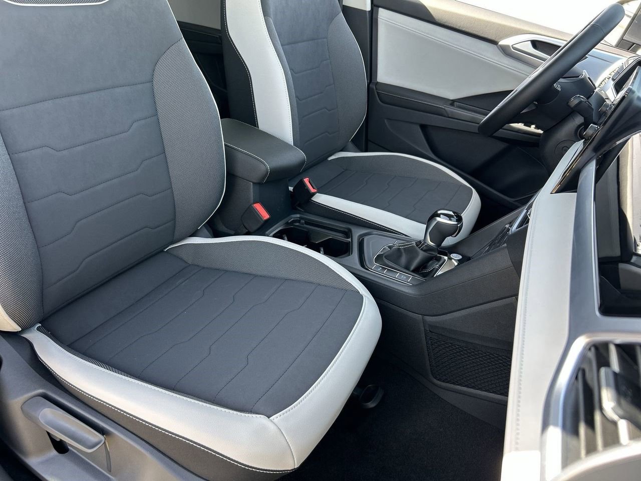 New 2026 Volkswagen Taos SE image 7