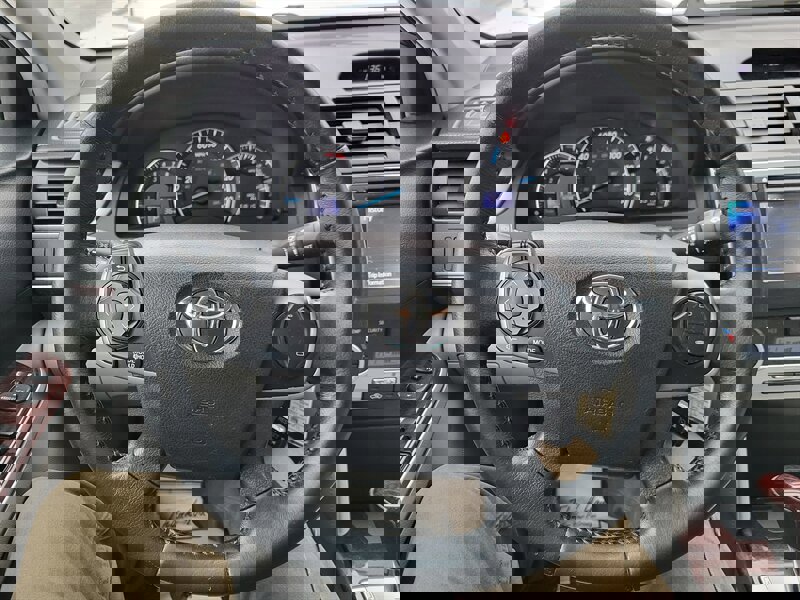 Used 2014 Toyota Camry XLE image 16