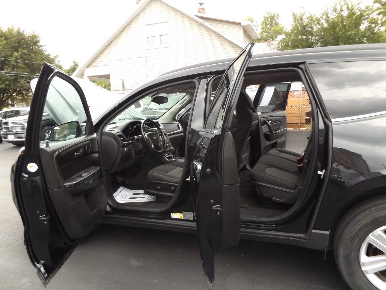 Used 2014 Chevrolet Traverse LT image 12