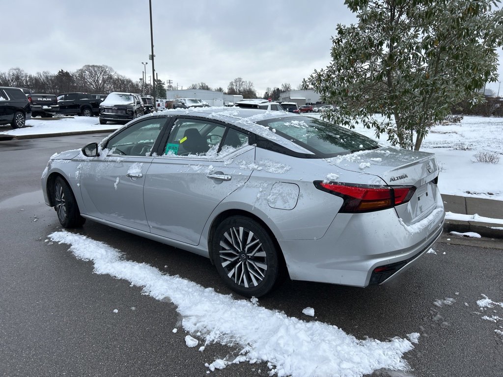 Used 2024 Nissan Altima 2.5 SV image 7