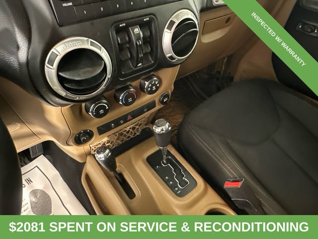 Used 2015 Jeep Wrangler Unlimited Sahara w/ Connectivity Group AWD/4WD image 25