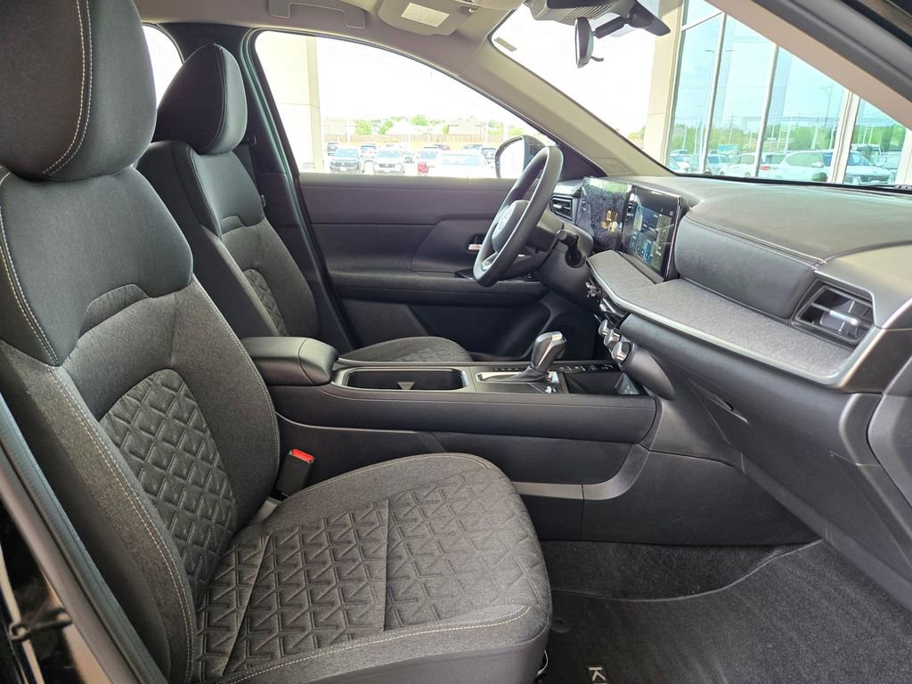 Used 2025 Nissan Kicks SV image 25