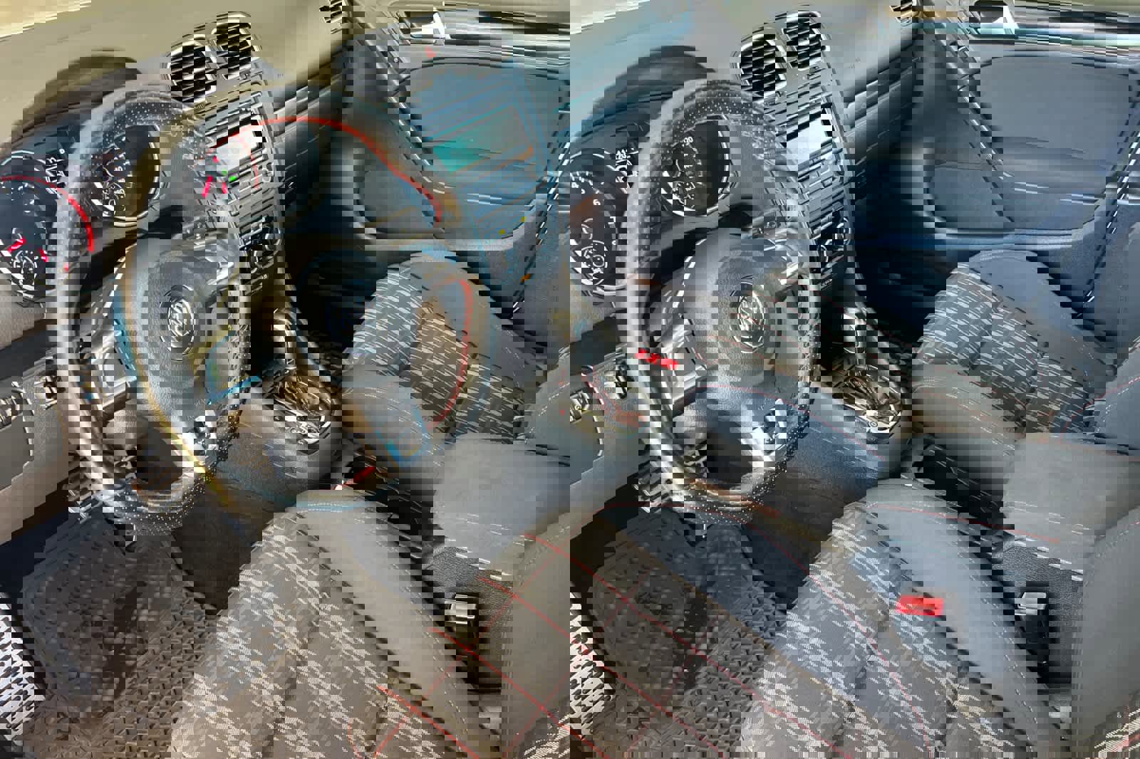 Used 2012 Volkswagen GTI 4-Door image 11