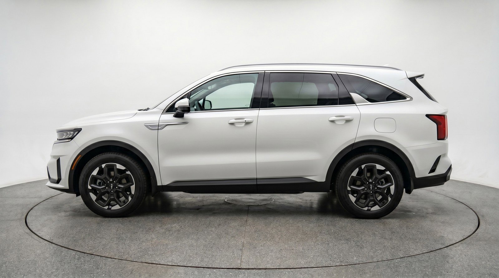 Used 2024 Kia Sorento S image 5