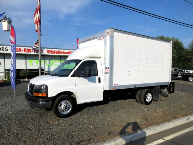 Used 2015 GMC Savana 3500 Extended RWD image 2