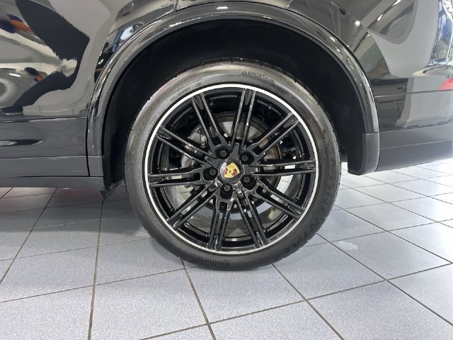 Used 2018 Porsche Cayenne Platinum Edition AWD/4WD image 11