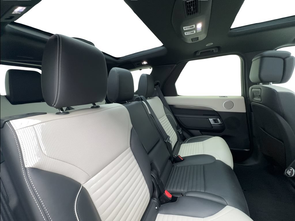 Used 2023 Land Rover Discovery Metropolitan Edition AWD/4WD image 30