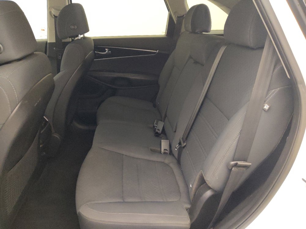 Used 2017 Kia Sorento LX w/ LX Convenience Package image 18