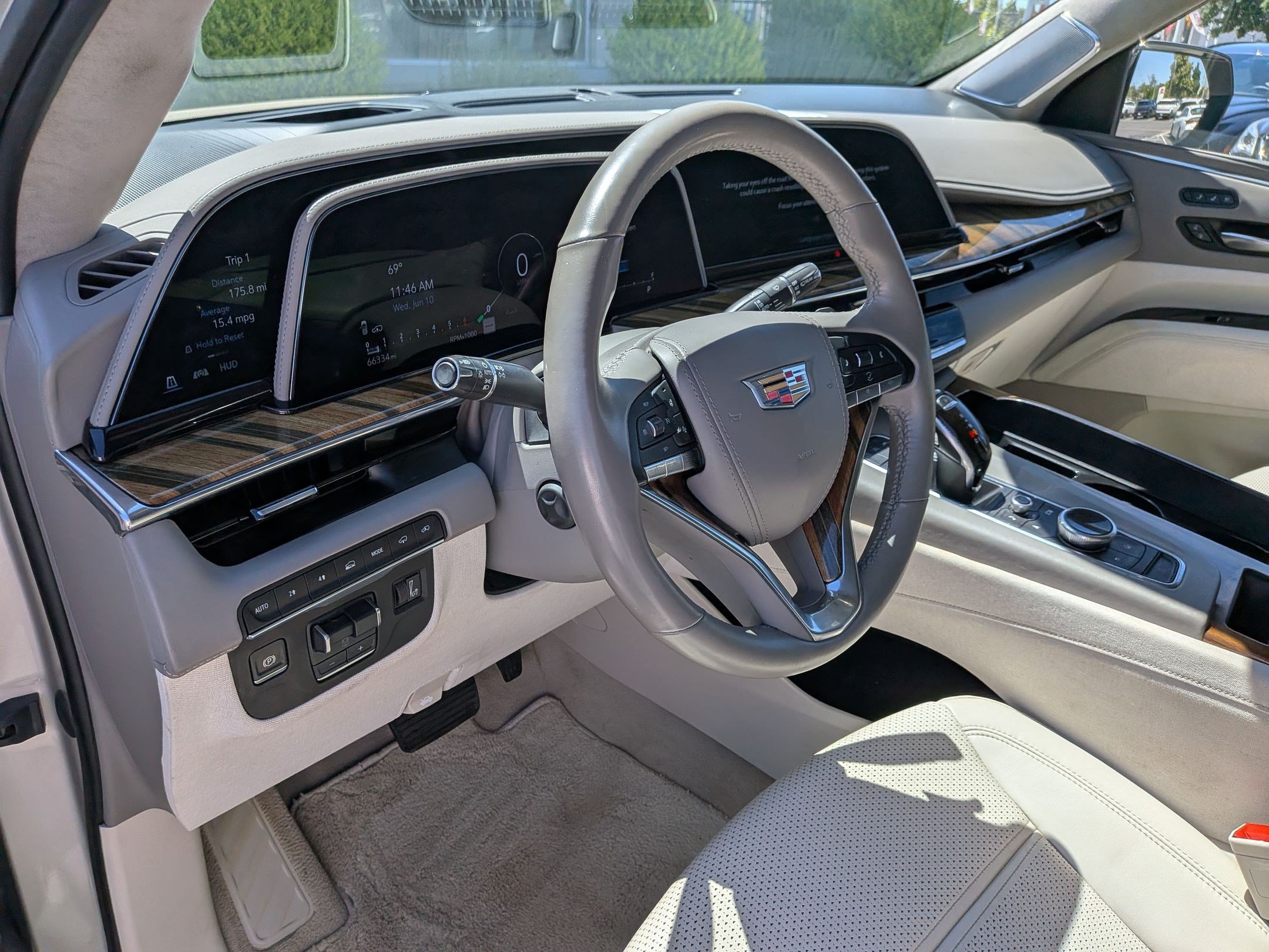 Used 2021 Cadillac Escalade Premium Luxury Platinum AWD/4WD image 15