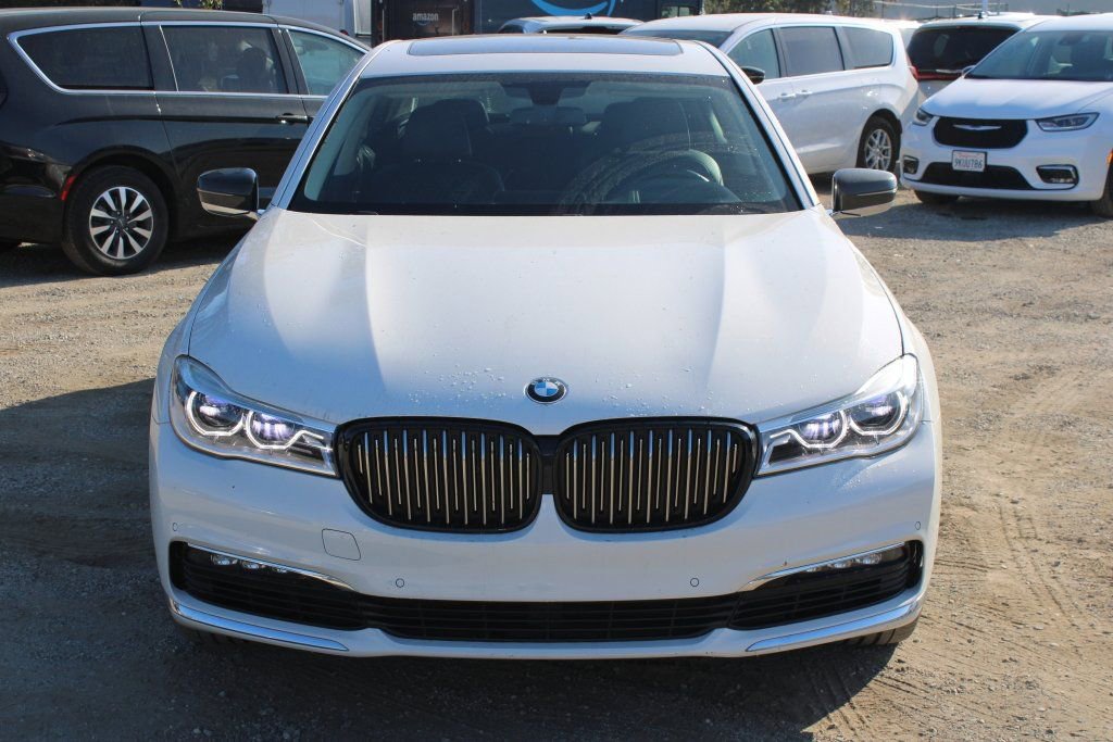 Used 2018 BMW 750i image 2