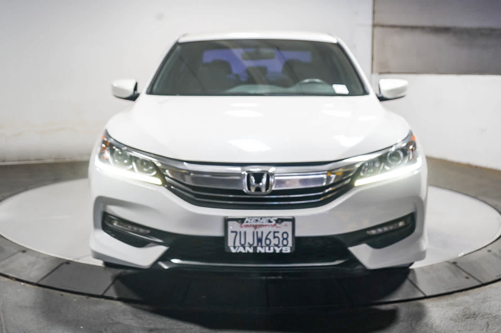 Used 2017 Honda Accord Sport image 2